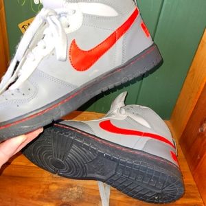 NIKE Girls red hightop running shoes